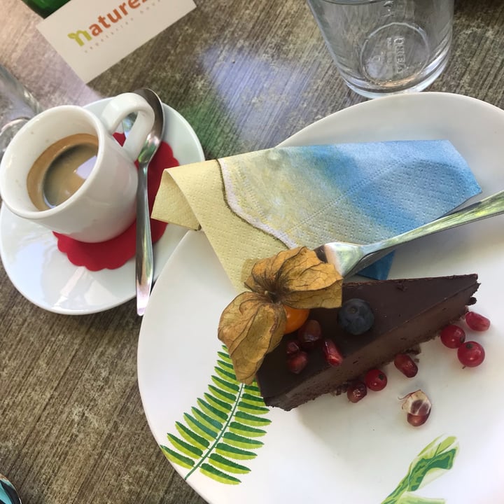 photo of Natureza Vegetarian House Raw Chocolate Cake shared by @philovegan on  12 Aug 2023 - review