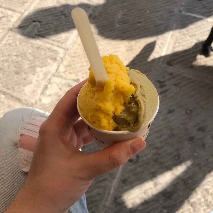 photo of Carpe Diem Gelato pistacchio e mango shared by @millathecaterpillar on  30 May 2023 - review