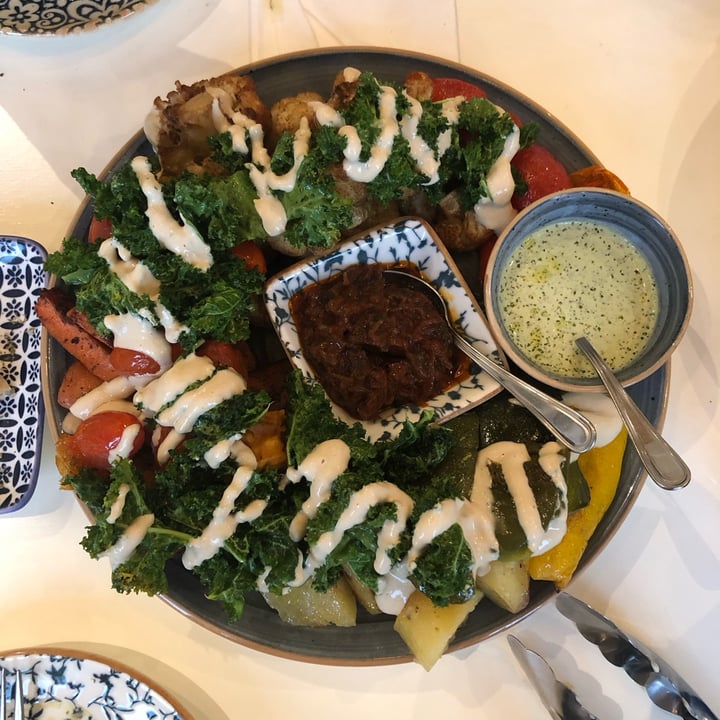 photo of Blu Kouzina Siglap Vegetarian Platter shared by @aishahalattas on  01 Feb 2023 - review