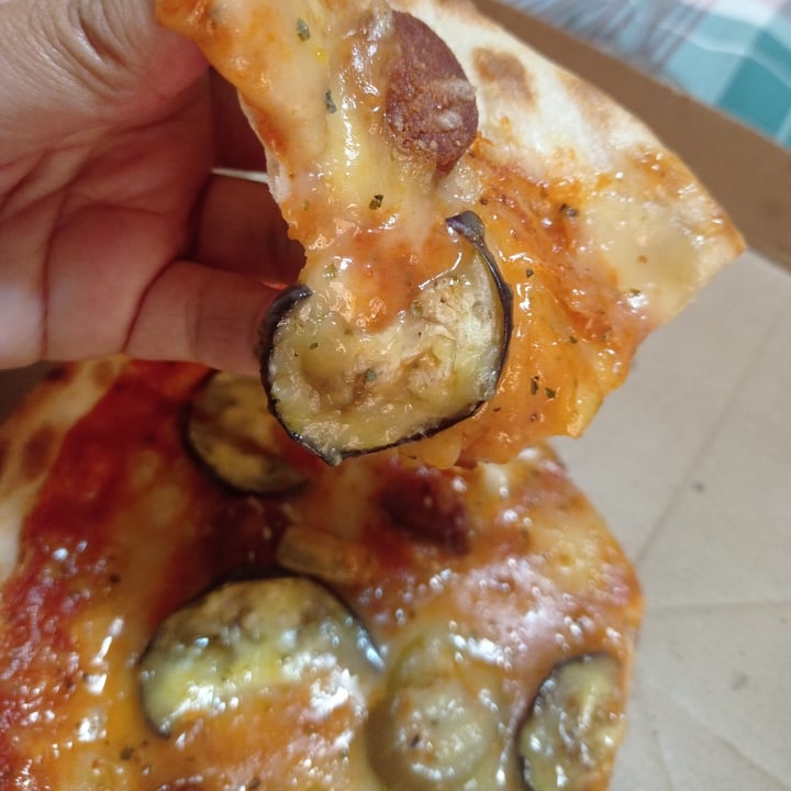 photo of deWeggie's Pizza Pepperoni shared by @isabeletta on  07 May 2023 - review