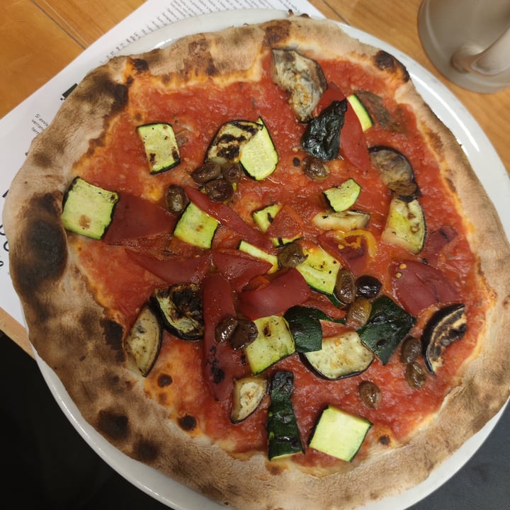 photo of Hall Pub Brasserie - Crema pizza vegetariana senza mozzarella shared by @genea on  08 Aug 2023 - review