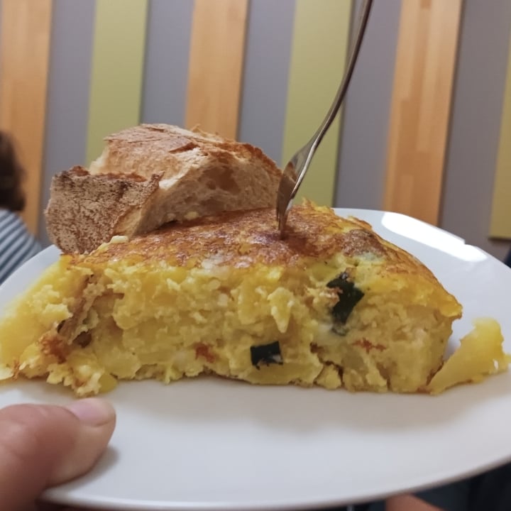 photo of Duzu Kafe Taberna tortilla de patata, cebolla y queso vegano shared by @albetty on  23 May 2023 - review