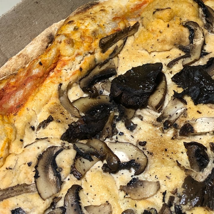 photo of FAME di pizza Pizza Funghi shared by @moriferrando on  15 May 2023 - review