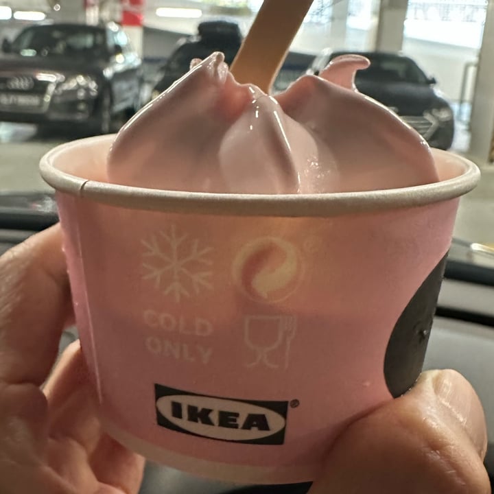 photo of IKEA Alexandra Strawberry Ice Cream shared by @mrdonut on  13 Jul 2023 - review