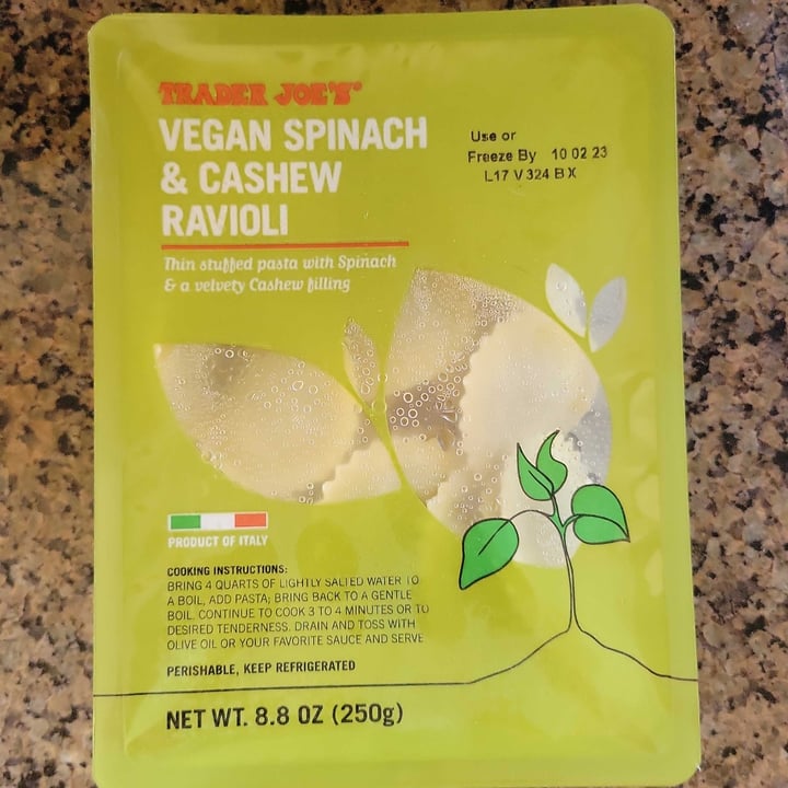 photo of Trader Joe's Vegan Spinach & Cashew Ravioli shared by @lalastorm on  11 Aug 2023 - review