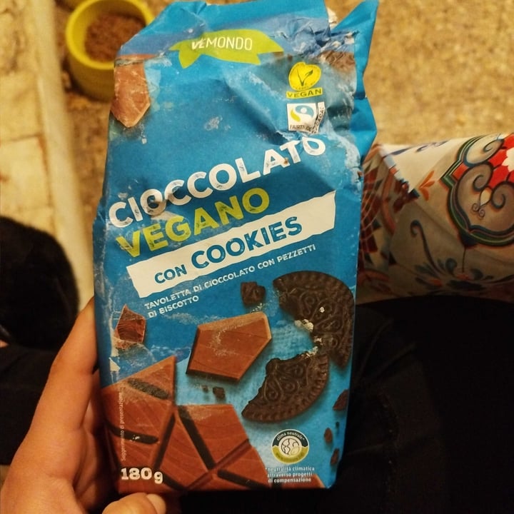 photo of Vemondo Cioccolato vegano con cookies shared by @martinadvc on  14 Mar 2023 - review