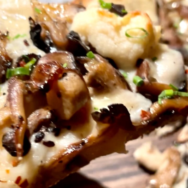 photo of Coletta Mushroom And Truffle Pizza shared by @plantnats on  22 Mar 2023 - review