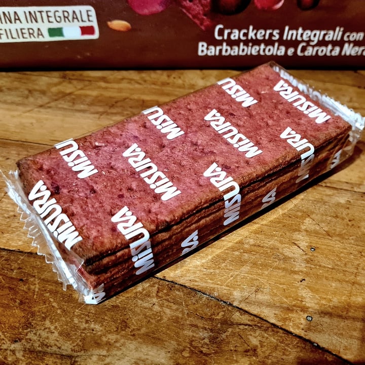 photo of Misura cracker integrali con barbabietola e carota nera shared by @invariance on  20 Apr 2023 - review