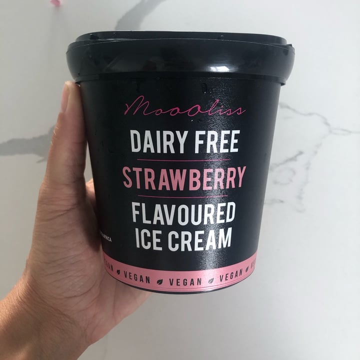 photo of Moooliss Strawberry Ice Cream shared by @zsuz on  17 Feb 2023 - review