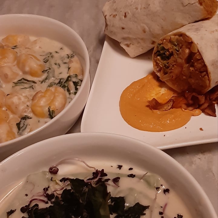 photo of Botanica Lab Cucina burrito Con Cavolfiore, "formaggio" Morbido, Insalata Fresca, Salsa Romanesco, Chips Di Topinanbur shared by @gaiaa on  18 Dec 2022 - review