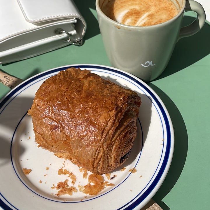 photo of Clementine Bakery pain au chocolat shared by @gaylenerva on  24 May 2023 - review