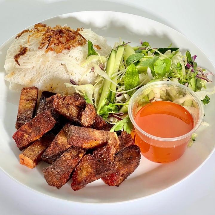 photo of Van Hanh | Vegetarian Restaurant BBQ Pork Noodles (Bánh Hỏi Heo Quay) shared by @pdxveg on  16 Aug 2023 - review