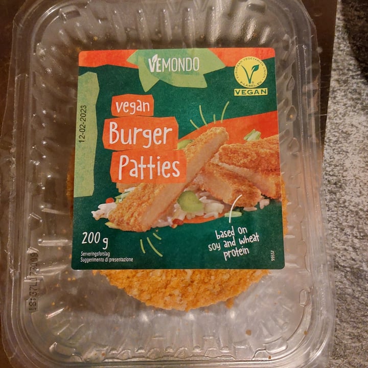 photo of Vemondo vegan burger patties shared by @pugliavegan on  30 Jan 2023 - review