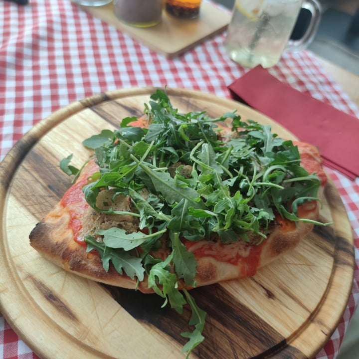 photo of Vegitalian Italian Vegan Food Pizza Pollo shared by @juliasuntinger on  21 Jul 2023 - review