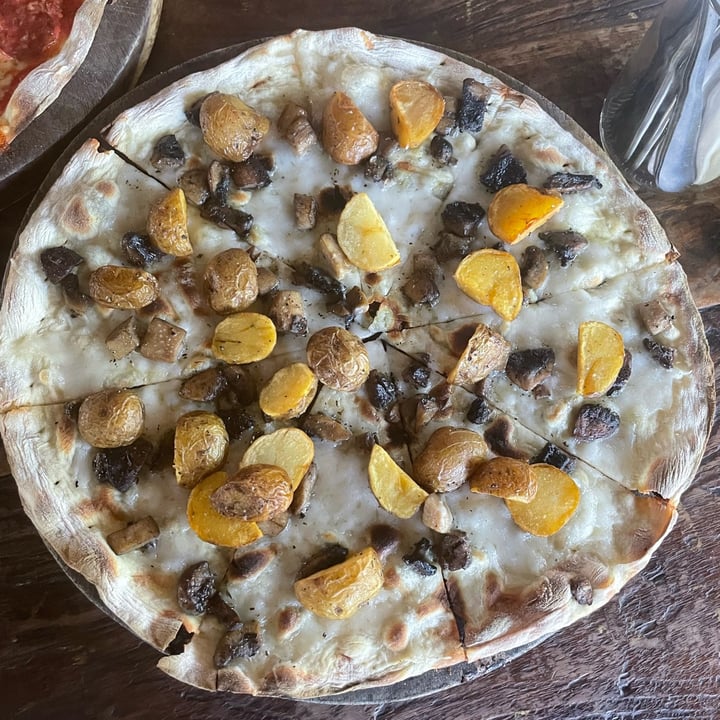 photo of Pizza Fabbrica patate shared by @laureguilbaud on  08 Jul 2023 - review