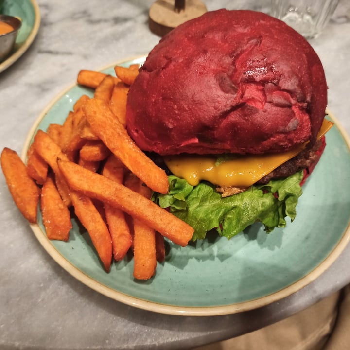 photo of Avo Brothers Pink Burger shared by @gingerica on  03 May 2023 - review