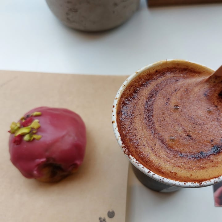 photo of Crosstown Marylebone - Vegan Doughnuts & Coffee Pistachio & Raspberry shared by @avsimona on  07 Jan 2023 - review