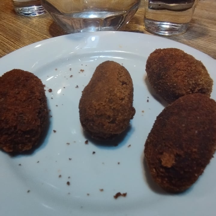 photo of Loukanikos Hamburguesa de frijoles shared by @susansublime on  11 Jun 2023 - review