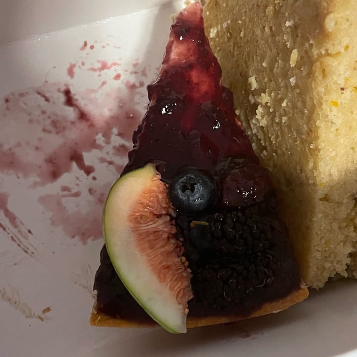 photo of Piccoli Cucina Cheesecake com calda de Frutas Vermelhas shared by @rurosrmb on  23 May 2023 - review