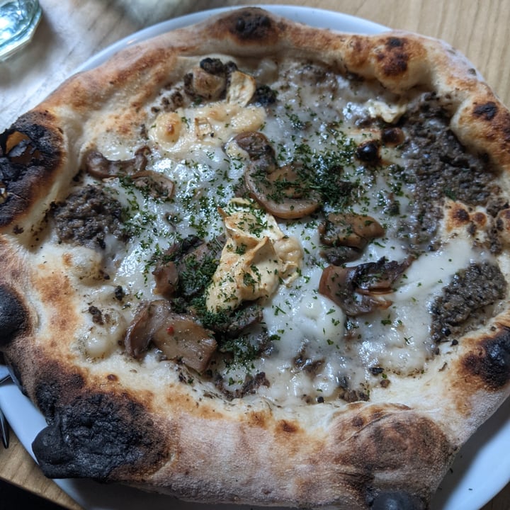 photo of Purezza - Vegan Pizza Camden Black Truffle Pizza shared by @lisastripiti on  29 Apr 2023 - review