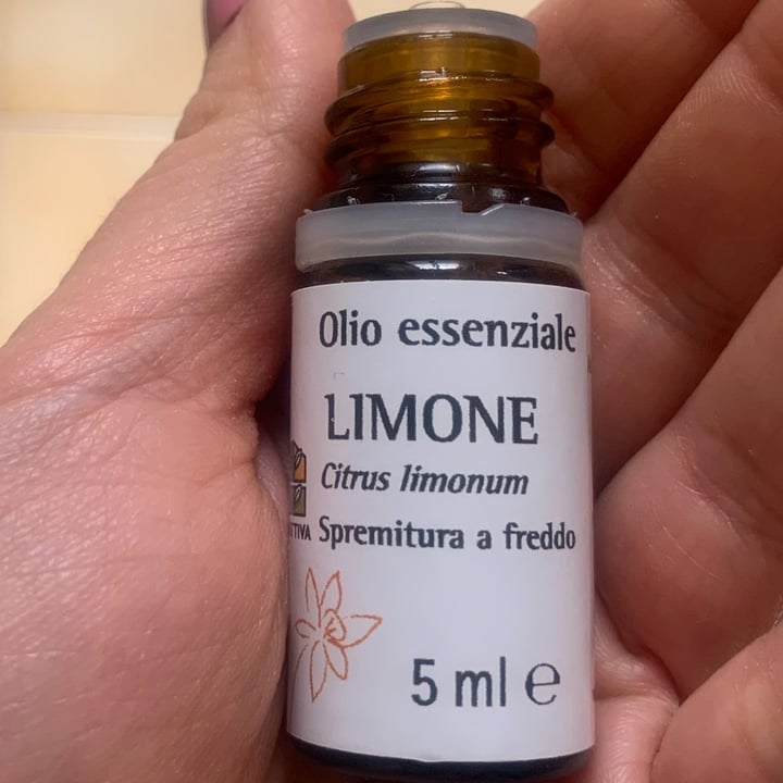 photo of Olfattiva olio essenziale limone shared by @francescachieppa18 on  09 Apr 2023 - review