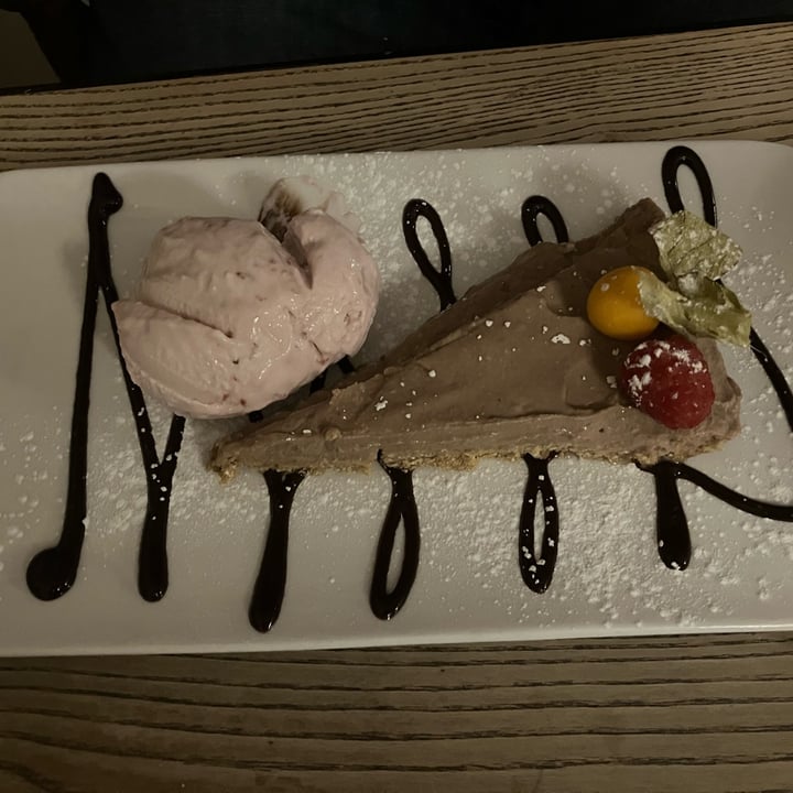 photo of The Walnut Tree Chocolate cheesecake shared by @angelavasiliu on  17 Apr 2023 - review
