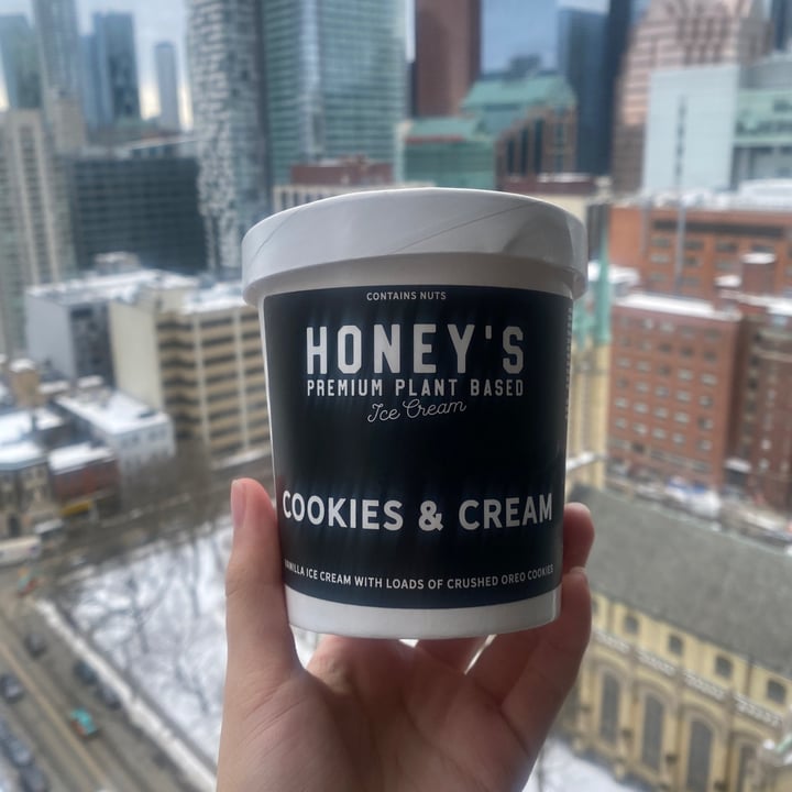 photo of Honey’s Ice Cream cookies and cream shared by @th-vegan on  28 Feb 2023 - review