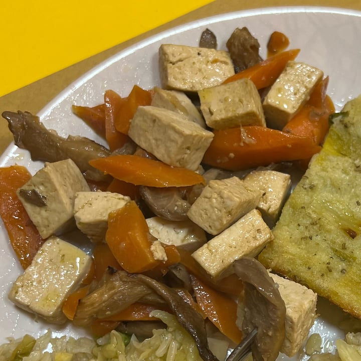 photo of Il Mercato Verde tofu con carote e funghi shared by @moccymoccy on  15 Feb 2023 - review
