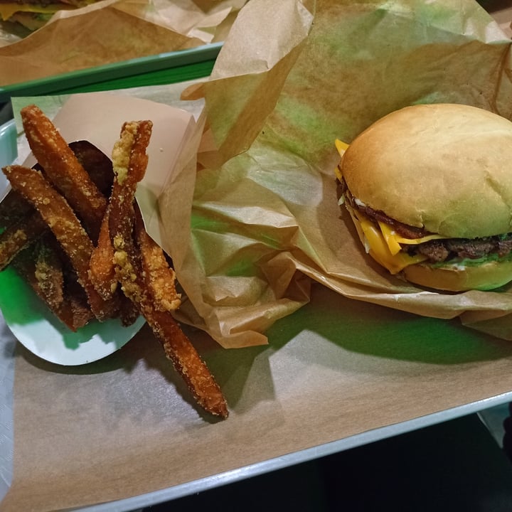 photo of Green Farmer's Paris 09 Vegan bacon burger shared by @keybi on  12 Feb 2023 - review