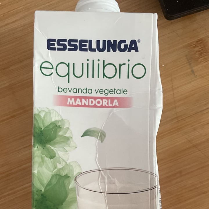 photo of Esselunga equilibrio bevanda vegetale alla mandorla shared by @petrat on  02 Feb 2023 - review