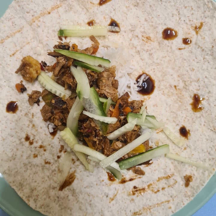 photo of Linda McCartney's Vegetarian Shredded Hoisin Duck shared by @ninarowan on  10 Feb 2023 - review