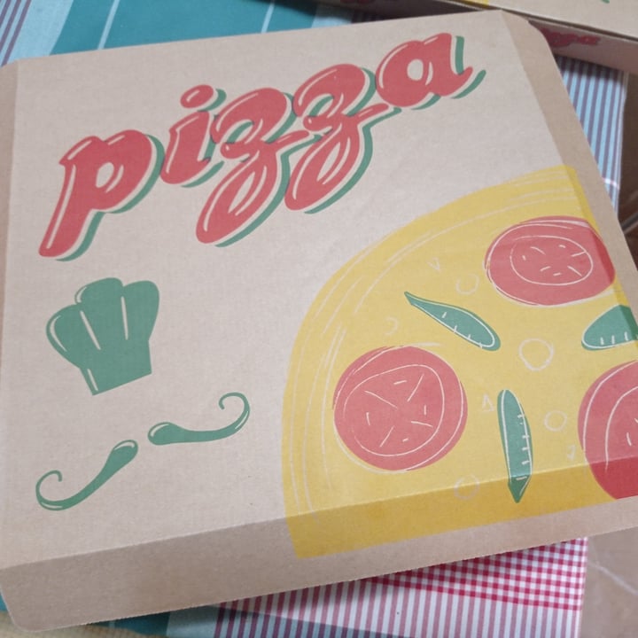 photo of deWeggie's Pizza Pepperoni shared by @isabeletta on  07 May 2023 - review