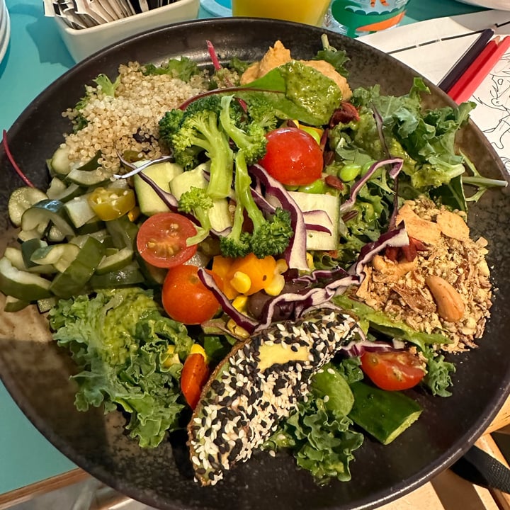 photo of Privé Keppel Tracy’s Favourite Salad shared by @mrdonut on  07 May 2023 - review