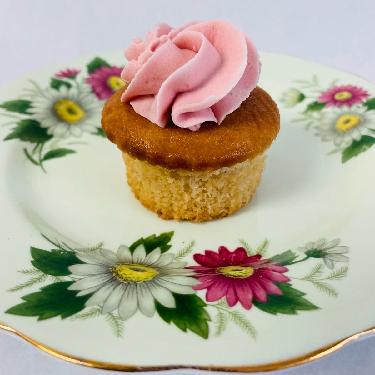 Just Desserts San Francisco Vegan Strawberry Vanilla Cupcakes Reviews abillion