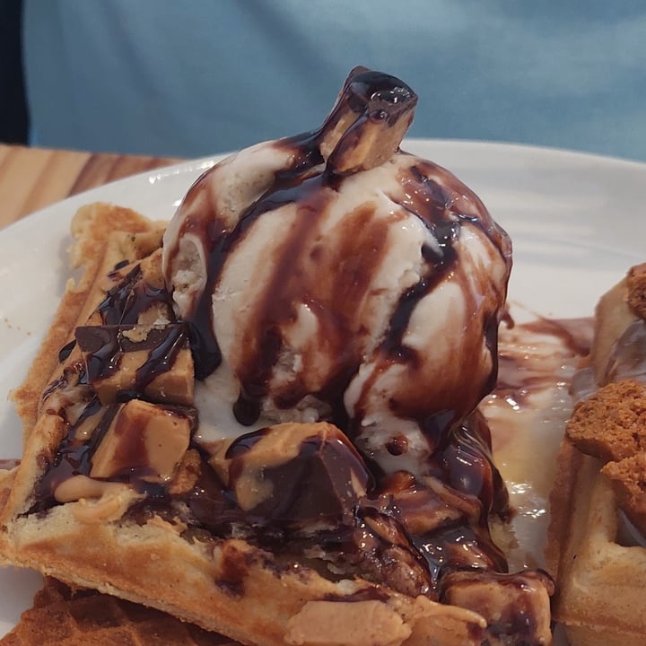 photo of ditto Peanut Butter Bomb Waffle shared by @lieslsnyman on  25 Mar 2023 - review
