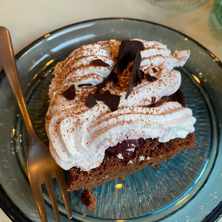 photo of NATURLI EATERY Black Forest cake shared by @bennifromthebloc on  07 Mar 2023 - review