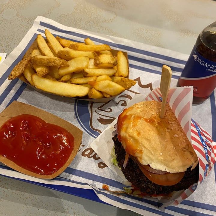 photo of Rusty's Burgers bean burger shared by @blurrycarla on  06 Jun 2023 - review
