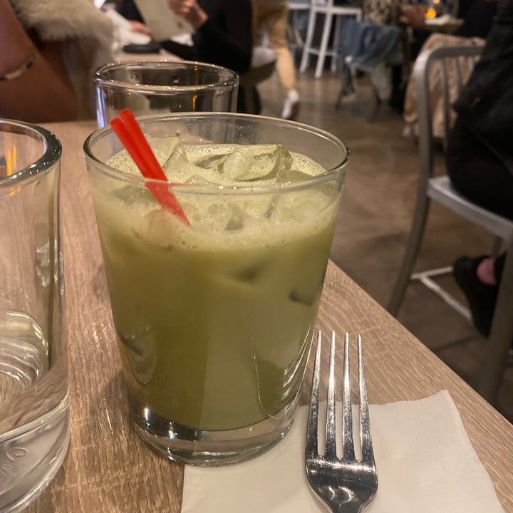 photo of Beyond Sushi Matcha Latte shared by @theveganfoodcritic on  17 May 2023 - review