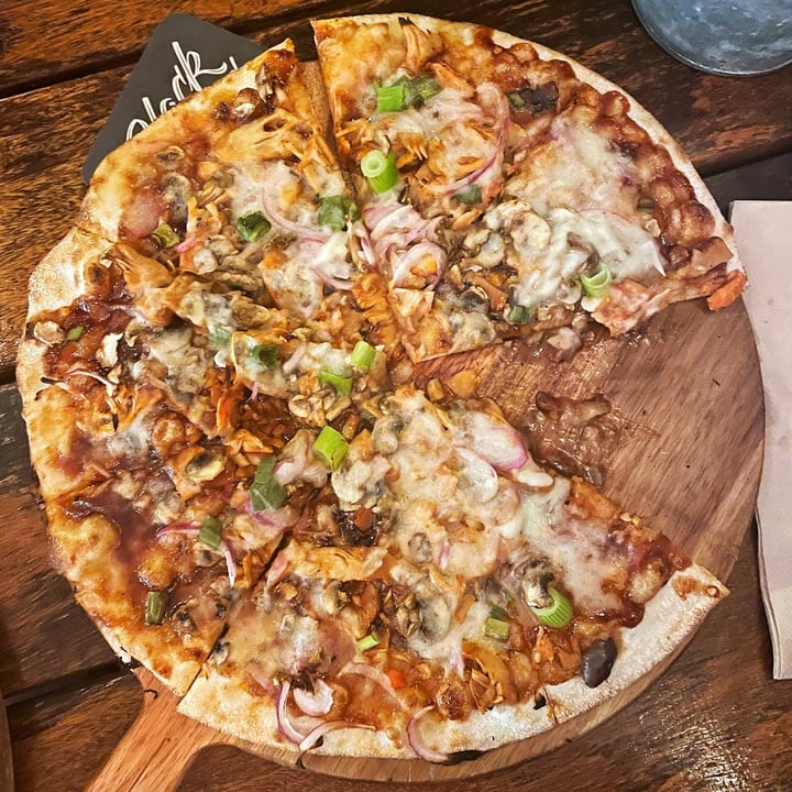 photo of Coolangatta Pizzeria Vegan Smokey BBQ Jackfruit shared by @veggi-bella on  06 Jan 2023 - review