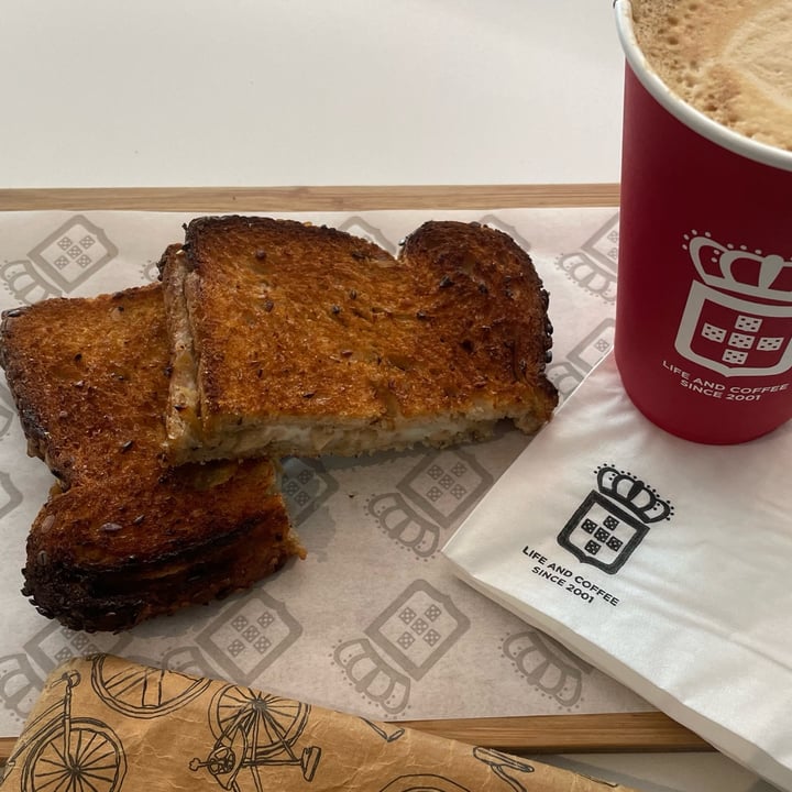 photo of Vida e Caffe Ch*cken Mayo (toasted) shared by @sarahjeggle on  07 Jan 2023 - review