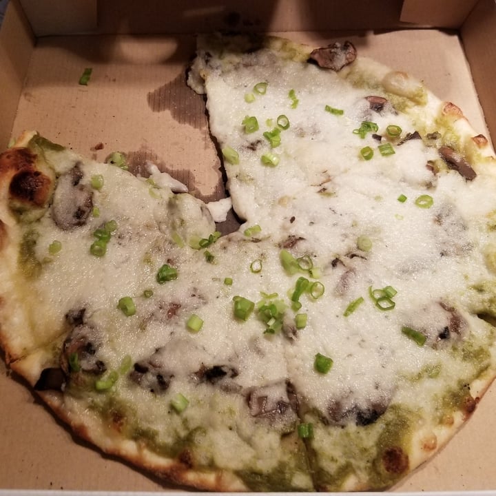 photo of Allie's Vegan Pizzeria & Cafe Wild Mushroom Pizza shared by @waterlilly on  19 Jun 2023 - review