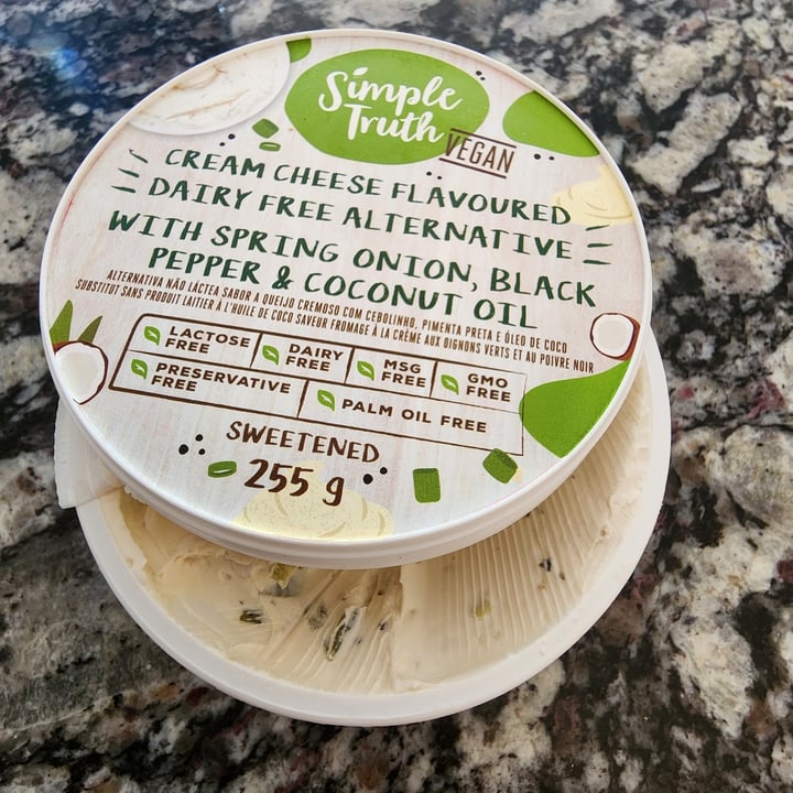 photo of Simple Truth Cream cheese dairy alternative with spring onion, black pepper & coconut oil shared by @kim-e on  29 Jan 2023 - review