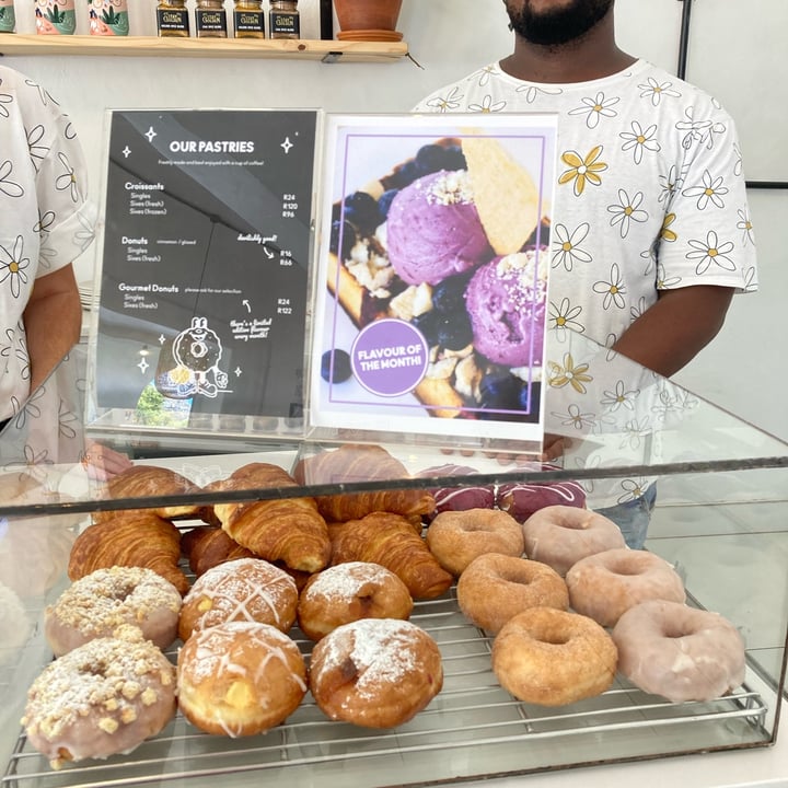 photo of ditto Donuts shared by @ctfloof on  22 Jan 2023 - review
