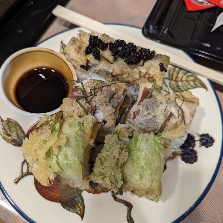 photo of Blue Sushi Sake Grill Crunchy Cabbage (Vegan Maki) shared by @kornclown7 on  28 Mar 2023 - review