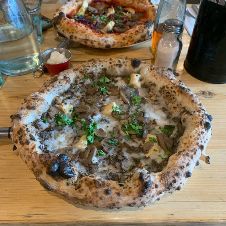 photo of Purezza Brighton Black truffle pizza shared by @luketaylor on  12 May 2023 - review