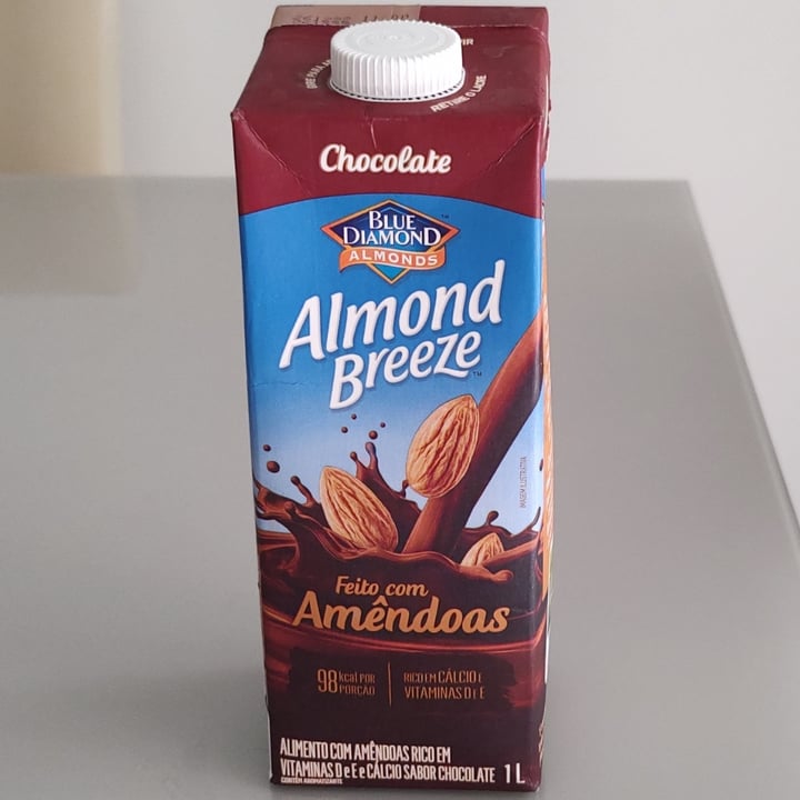 photo of Blue Diamond Almond milk Chocolate shared by @marianarevoredo on  06 May 2023 - review