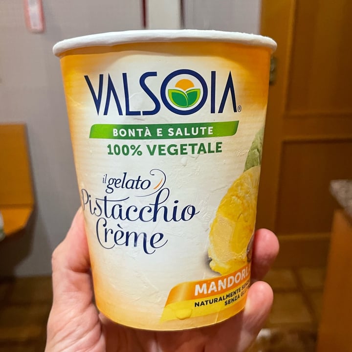 photo of Valsoia il Gelato al pistachio e crema Mandorla  shared by @cinziagilmore on  20 Jul 2023 - review