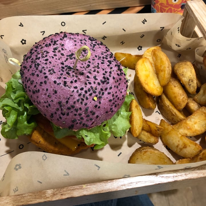 photo of Flower Burger Cherry Bomb shared by @hachi on  12 Feb 2023 - review