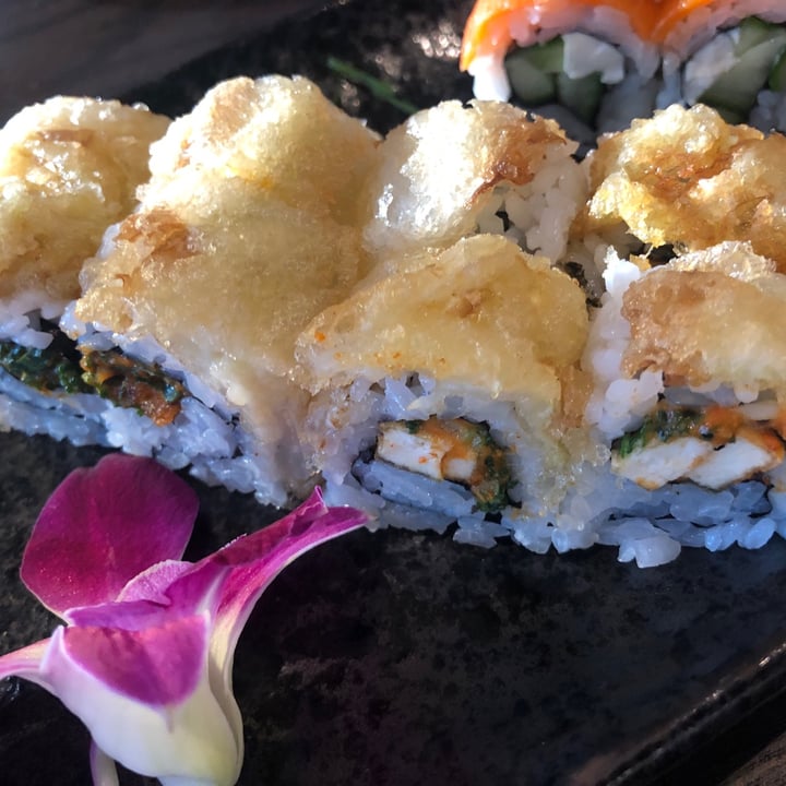 photo of Blue Sushi Sake Grill Crunchy Cabbage (Vegan Maki) shared by @saralovesveggies on  14 Jan 2023 - review