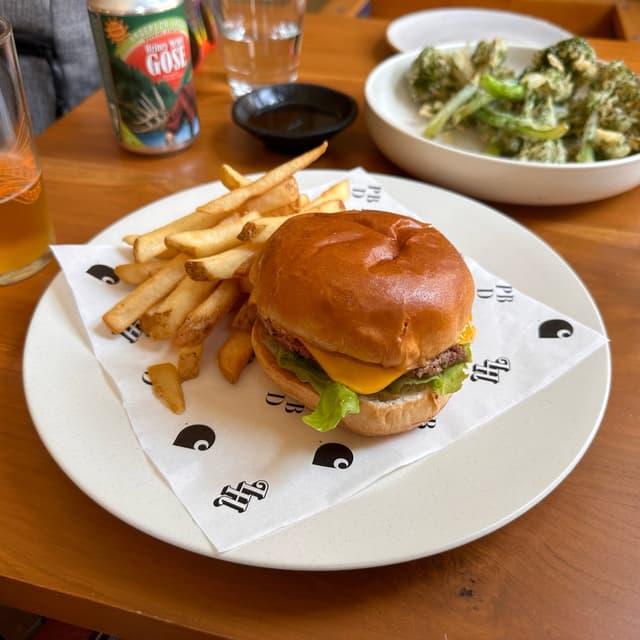 Photo of the dish “Cheeseburger”